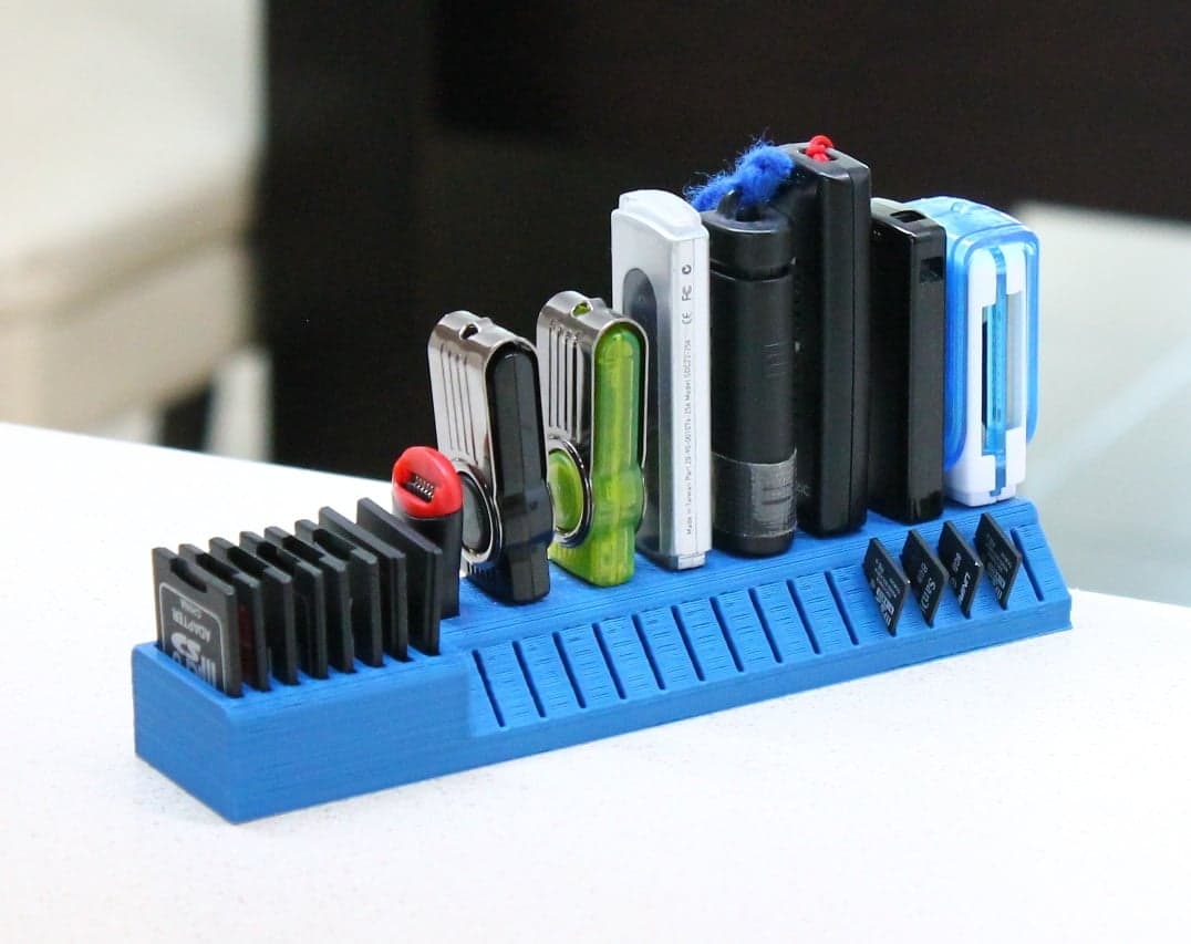 USB SD and MicroSD holder for wide USB sticks — 3D model preview