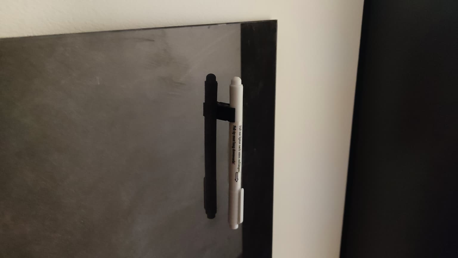 Magnetic Glassboard Glass Whiteboard Pen Thin Marker Holder — 3D model preview